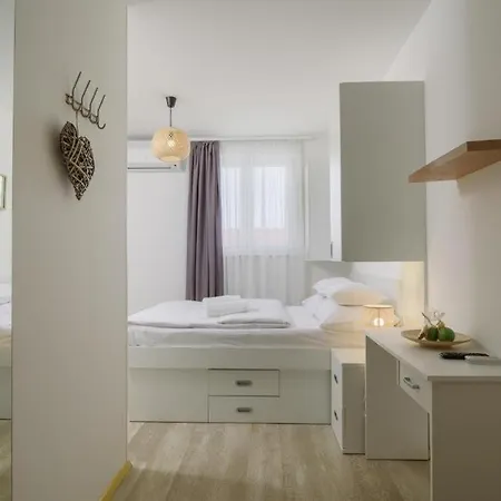 Pensjonat With A Parking Space - 24051