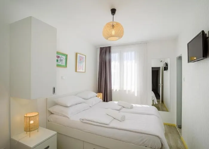 With A Parking Space - 24051 3* Τρογκίρ